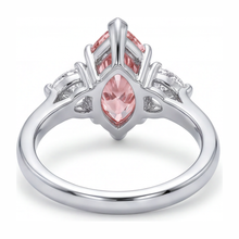Afbeelding in Gallery-weergave laden, Labgekweekte roze diamant 3,5 karaat marquise driestenen ring 14k witgoud
