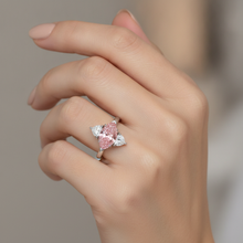 Afbeelding in Gallery-weergave laden, Labgekweekte roze diamant 3,5 karaat marquise driestenen ring 14k witgoud
