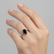 Afbeelding in Gallery-weergave laden, Zwarte verlovingsring 3,5 karaat echte peervormige diamant solitair glad 14k witgoud
