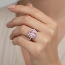 Afbeelding in Gallery-weergave laden, Labgekweekte roze diamant 3,75 karaat kussenvormige halo ring 14K witgoud
