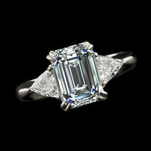 Afbeelding in Gallery-weergave laden, 3 Stenen Biljoen En Smaragdgroene Echt Diamanten Ring met Dubbele Tanden 7,25 Karaat
