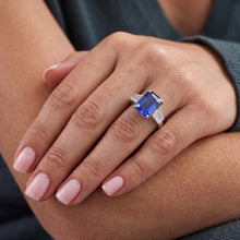 Afbeelding in Gallery-weergave laden, 3 Stenen Ring Stralende Saffier &amp; Baguette Diamanten 4 Karaat Wit Goud

