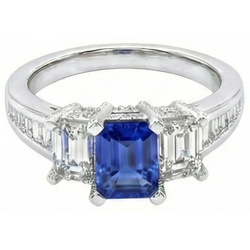 3 Stone Emerald Diamond Blue Sapphire Ring Channel Set accenten 3 karaat