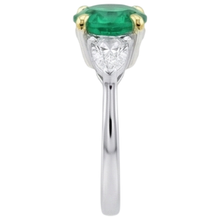 Afbeelding in Gallery-weergave laden, Edelsteen Ring Tweekleurig 14K Goud met Fijne Smaragd – bovenaanzicht
