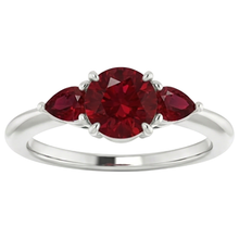 Afbeelding in Gallery-weergave laden, 3 Stone Ruby Ring 1,50 karaat Prong Setting Dames sieraden
