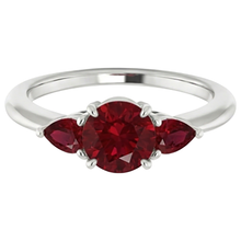 Afbeelding in Gallery-weergave laden, 3 Stone Ruby Ring 1,50 karaat Prong Setting Dames sieraden
