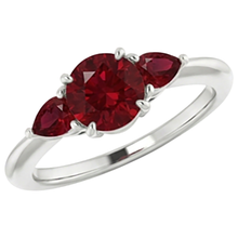 Afbeelding in Gallery-weergave laden, 3 Stone Ruby Ring 1,50 karaat Prong Setting Dames sieraden
