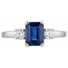 Afbeelding in Gallery-weergave laden, 3 steen 2,50 karaat Ceylon saffier jubileum ring wit goud 14k
