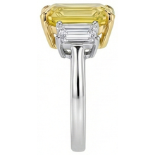 Afbeelding in Gallery-weergave laden, Trouwring met 3 stenen, 4.50 karaat gele saffier &amp; natuurlijke uit de aarde gewonnen diamanten, 14K goud
