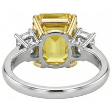 Afbeelding in Gallery-weergave laden, Trouwring met 3 stenen, 4.50 karaat gele saffier &amp; natuurlijke uit de aarde gewonnen diamanten, 14K goud
