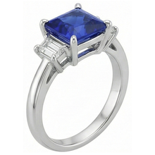 Afbeelding in Gallery-weergave laden, 3 stenen gouden ring prinses blauwe saffier &amp; trapezium Natuurlijke echte diamanten ( niet in een laboratorium gekweekt ) 4 karaat

