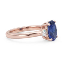 Afbeelding in Gallery-weergave laden, 3 stenen ovaal geslepen saffier ring met kleine ronde Natuurlijke echte diamant ( niet in het laboratorium gekweekt )en 2,25 karaat
