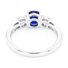Afbeelding in Gallery-weergave laden, 3 stenen stijl edelsteen ring rond Sri Lankaanse saffier 2 karaat
