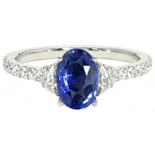 Afbeelding in Gallery-weergave laden, Natuurlijke (niet labgekweekte) Drie Steen Stijl Ring Ovale Blauwe Saffier 6.75 Karaat Echt Witgoud
