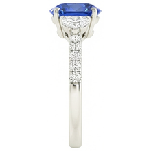Afbeelding in Gallery-weergave laden, Natuurlijke (niet labgekweekte) Drie Steen Stijl Ring Ovale Blauwe Saffier 6.75 Karaat Echt Witgoud
