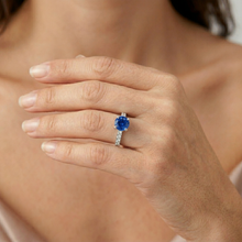 Afbeelding in Gallery-weergave laden, echte round saffier 3.20karaat ring met diamantaccenten
