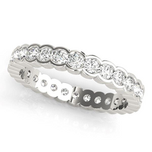 Afbeelding in Gallery-weergave laden, Fijne Diamant Rond Geslepen Eternity Band in 14K Witgoud – hoofdaanzicht
