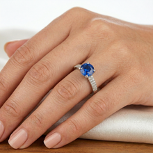 Afbeelding in Gallery-weergave laden, 3.50 ct. Ring met griffen en rond geslepen Ceylon saffier Natuurlijke echte diamanten ( niet in een laboratorium gekweekt ) WG 14K
