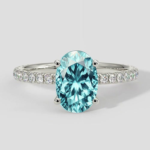 3,75ct ovale blauwachtige Paraiba ring met diamanten band