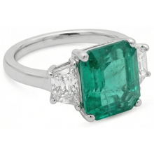 Afbeelding in Gallery-weergave laden, 4.25 Karaat Groene Smaragd GIA Natuurlijke uit de aarde gewonnen Diamanten Drie Stenen Ring Witgoud 14K Nieuw
