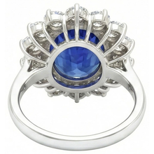 Afbeelding in Gallery-weergave laden, Ring met 4.60 Karaat Sri Lankaanse Saffier en Natuurlijke uit de aarde gewonnen Diamanten 14K Witgoud
