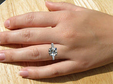 Afbeelding in Gallery-weergave laden, 4 Karaat Drie Steen uit de aarde gewonnen Diamanten Ring
