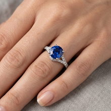 Afbeelding in Gallery-weergave laden, 4.35 Ct Prong Set Ceylon Sapphire Diamonds Ring Witgoud
