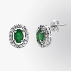 4,40 ct groene smaragd met halo diamanten oorknopjes