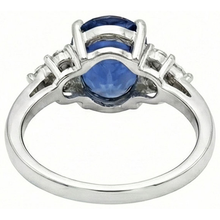 Afbeelding in Gallery-weergave laden, 5.30 Ct Ovale Sri Lankaanse Saffier Natuurlijke uit de aarde gewonnen Diamanten Ring Witgoud 14K
