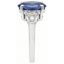Afbeelding in Gallery-weergave laden, 5.30 Ct Ovale Sri Lankaanse Saffier Natuurlijke uit de aarde gewonnen Diamanten Ring Witgoud 14K
