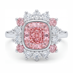 14K witgouden halo ring met 5,5 karaat labgekweekte fancy roze kussengeslepen diamant