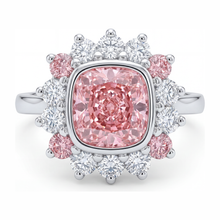 Afbeelding in Gallery-weergave laden, 14K witgouden halo ring met 5,5 karaat labgekweekte fancy roze kussengeslepen diamant
