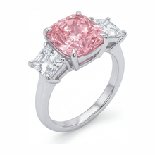 Afbeelding in Gallery-weergave laden, Roze verlovingsring 5,5 karaat labgekweekt kussengeslepen diamant drie stenen 14K witgoud

