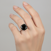 Afbeelding in Gallery-weergave laden, Zwarte diamant verlovingsring 5 karaat echte kussengeslepen solitair mesrand 14k witgoud
