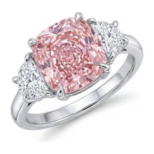 Afbeelding in Gallery-weergave laden, Roze diamanten ring 5 karaat labgekweekt kussenslijpsel driesteens 14k Witgoud
