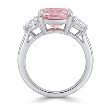 Afbeelding in Gallery-weergave laden, Roze diamanten ring 5 karaat labgekweekt kussenslijpsel driesteens 14k Witgoud
