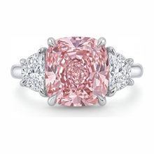 Afbeelding in Gallery-weergave laden, Roze diamanten ring 5 karaat labgekweekt kussenslijpsel driesteens 14k Witgoud
