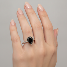 Afbeelding in Gallery-weergave laden, Donkere Diamant Verlovingsring 5 Karaat Echte Peervormige Zwarte Solitair Taps Toelopend 14K Witgoud
