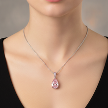 Afbeelding in Gallery-weergave laden, Halsketting met hanger met roze diamant 5 karaat labgekweekt peervormig pavé solitair 14k witgoud
