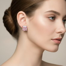 Afbeelding in Gallery-weergave laden, Roze diamanten oorbellen 5 karaat labgekweekt prinsesgeslepen solitair 14k witgoud
