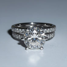 Afbeelding in Gallery-weergave laden, 5 Karaat Natuurlijke uit de aarde gewonnen Diamanten Verlovingsring en Band Set Witgoud 14K
