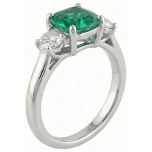 Afbeelding in Gallery-weergave laden, 6.50 Carats Green Cushion &amp; Diamond 3 Stone Ring White Gold 14K
