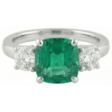 Afbeelding in Gallery-weergave laden, 6.50 Carats Green Cushion &amp; Diamond 3 Stone Ring White Gold 14K
