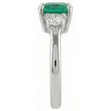 Afbeelding in Gallery-weergave laden, 6.50 Carats Green Cushion &amp; Diamond 3 Stone Ring White Gold 14K

