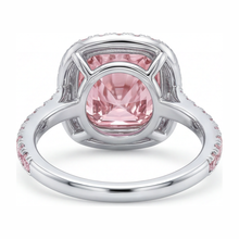 Afbeelding in Gallery-weergave laden, Labgekweekte roze diamant verlovingsring 6 karaat kussengeslepen halo pavé 14k witgoud
