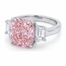 Afbeelding in Gallery-weergave laden, Roze verlovingsring 6 karaat labgekweekte kussengeslepen diamant drie stenen 14k witgoud
