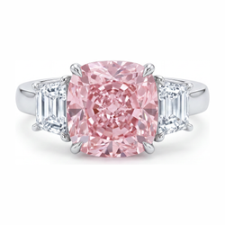 Roze verlovingsring 6 karaat labgekweekte kussengeslepen diamant drie stenen 14k witgoud