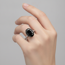 Afbeelding in Gallery-weergave laden, Aanzoeksring met zwarte diamant 6 karaat natuurlijke ovale solitair 14k Witgoud
