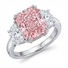 Afbeelding in Gallery-weergave laden, Labgekweekte roze diamanten ring 6 karaat radiantgeslepen driesteens glad 14k witgoud
