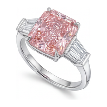 Afbeelding in Gallery-weergave laden, Roze diamanten ring 6 karaat labgekweekt radiant drie stenen kathedraalzetting 14k witgoud
